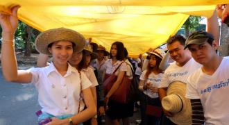 แห่ผ้าห่มพระธาตุศรีสุราษฎร์ แลธรรมชาติเขาท่าเพชร ประจำปี 2558