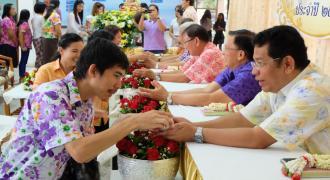 ม.อ.สุราษฎร์ฯ ประเพณีสรงน้ำหลวงพ่อ ขอพรผู้ใหญ่ ประจำปี 2558 