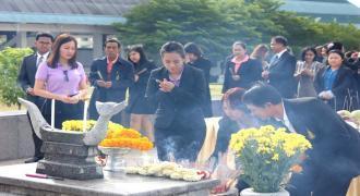 ผู้บริหาร พร้อมด้วยบุคลากร สักการะสิ่งศักดิ์สิทธิ์ ณ วิทยาเขตสุราษฎร์ธานี เพื่อความเป็นสิริมงคล