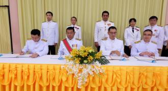 วิทยาเขตสุราษฎร์ธานี เข้าร่วมพิธีลงนามถวายพระพรและพิธีถือสัตย์ปฏิญาณการเป็นข้าราชการที่ดี เนื่องในโอกาส 5 ธันวามหาราช 2558