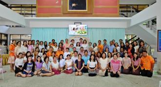 วิทยาเขตสุราษฎร์ธานี  ร่วมสืบสานประเพณีวัฒนธรรมไทย จัดกิจกรรมประเพณีสรงน้ำหลวงพ่อฯ ขอพรผู้ใหญ่ ประจำปี 2559