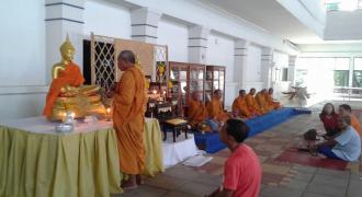 พิธีสวดพระพุทธมนต์และเบิกเนตรพระประธานอุโบสถกลางน้ำ(เกาะผี)หาดนางกำ