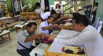 ประเพณีสรงน้ำหลวงพ่อฯ ขอพรผู้ใหญ่ ประจำปี 2560