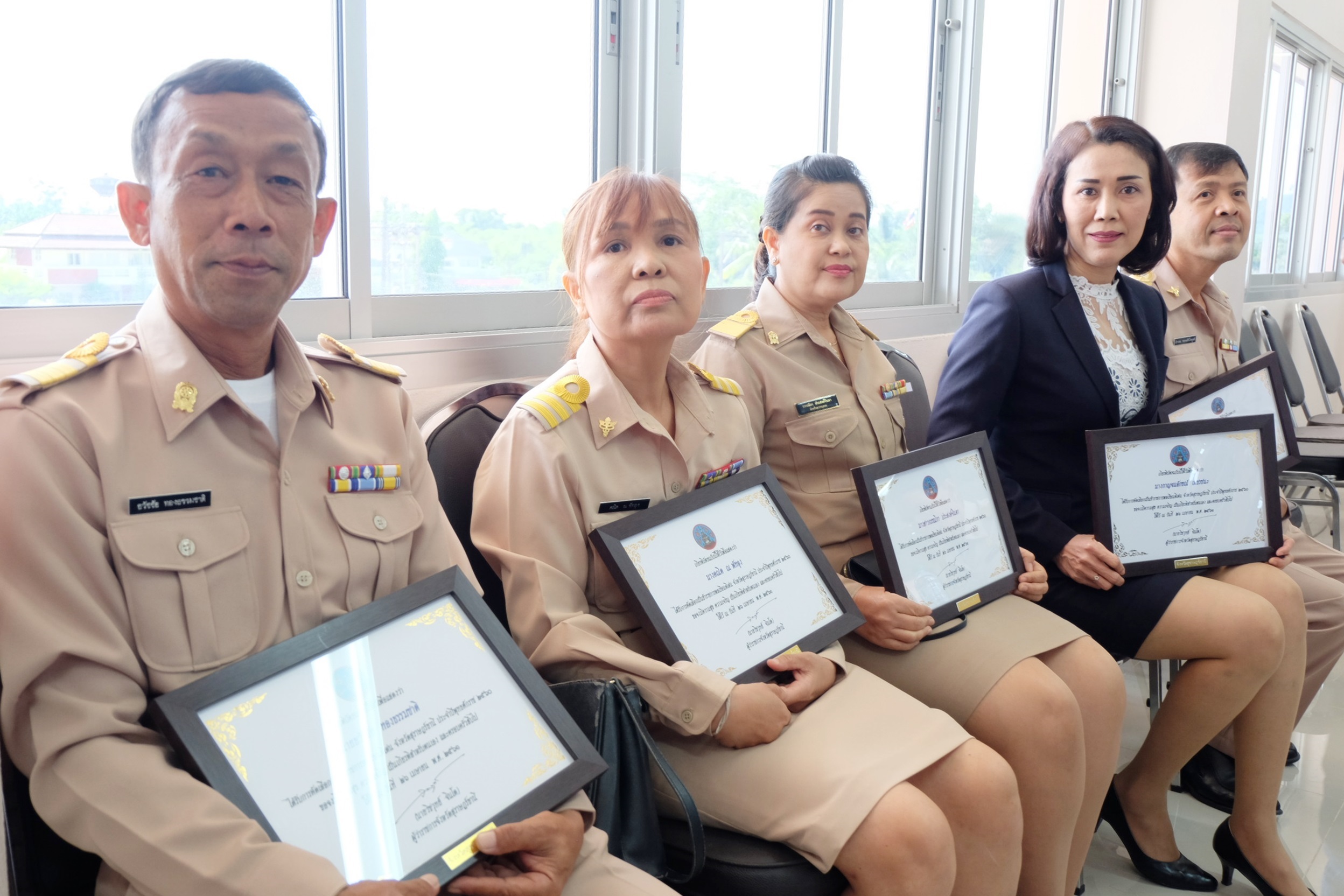 ข้าราชการพลเรือนดีเด่น (ระดับจังหวัด) จังหวัดสุราษฎร์ธานี ประจำปี 2560
