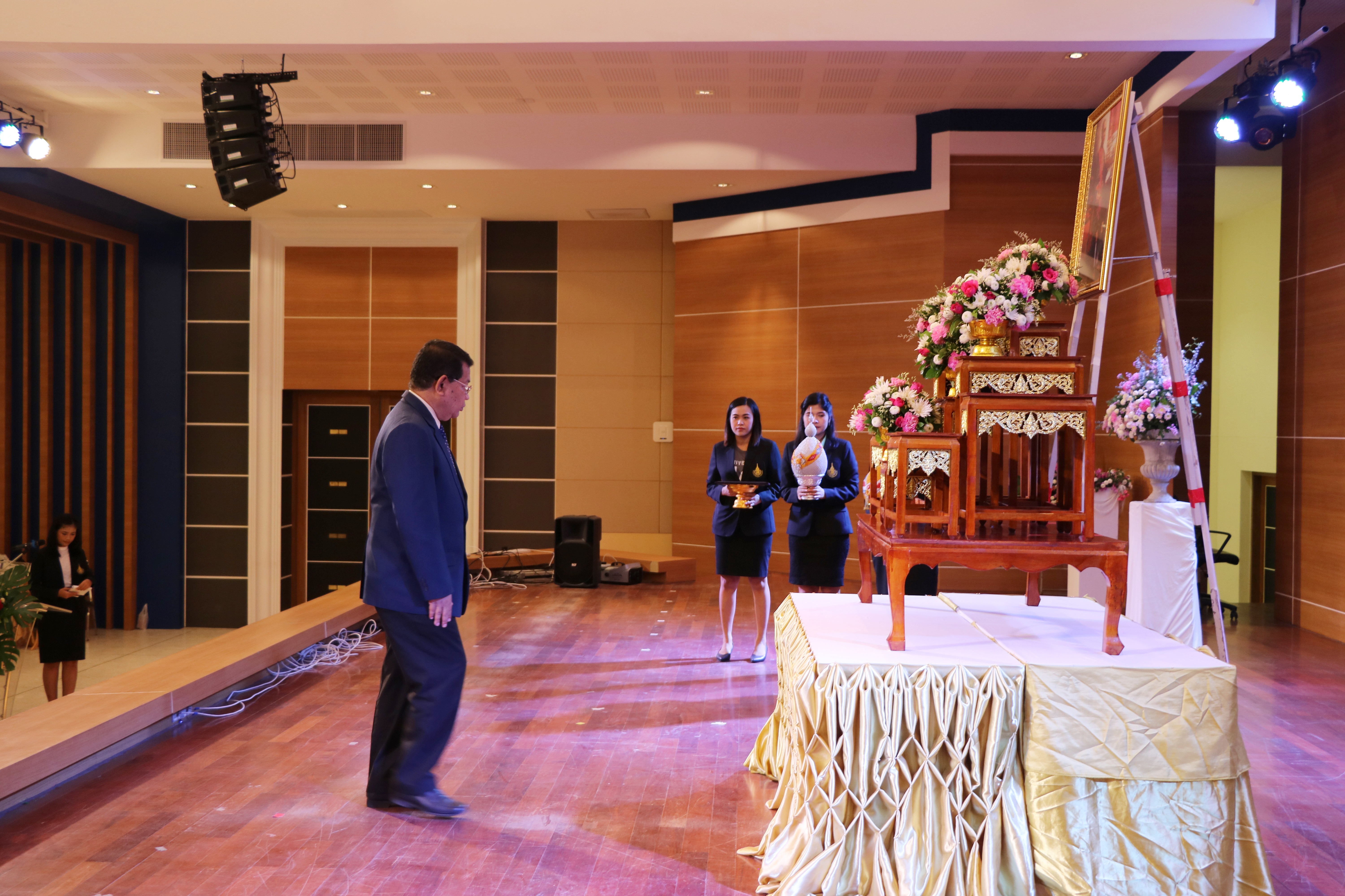 พิธีวางพานพุ่มถวายราชสักการะ พระบาทสมเด็จพระจอมเกล้าเจ้าอยู่หัว รัชกาลที่ 4