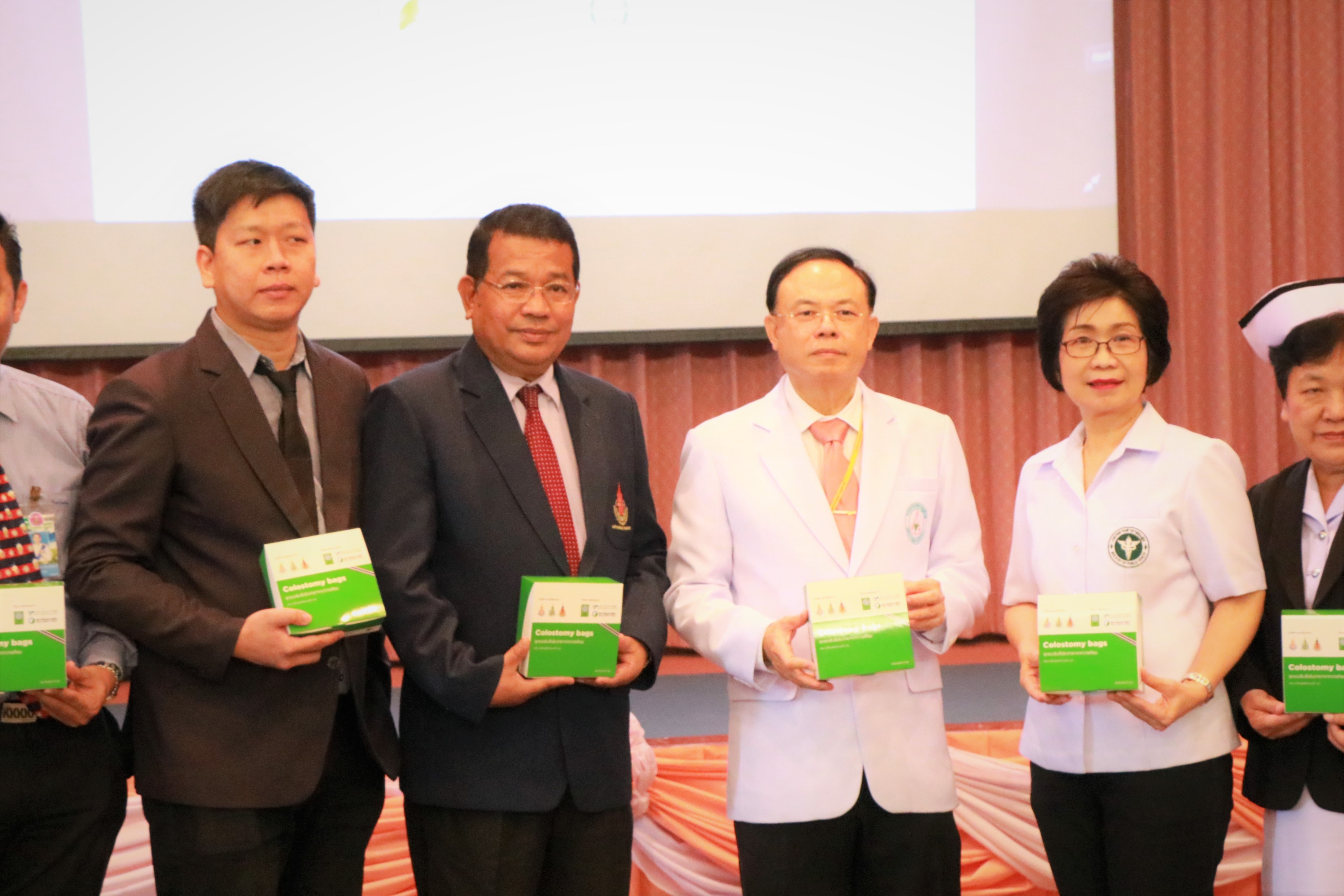 การส่งมอบชุดอุปกรณ์รองรับสิ่งขับถ่ายจากทวารเทียม (Colostomy Bags)