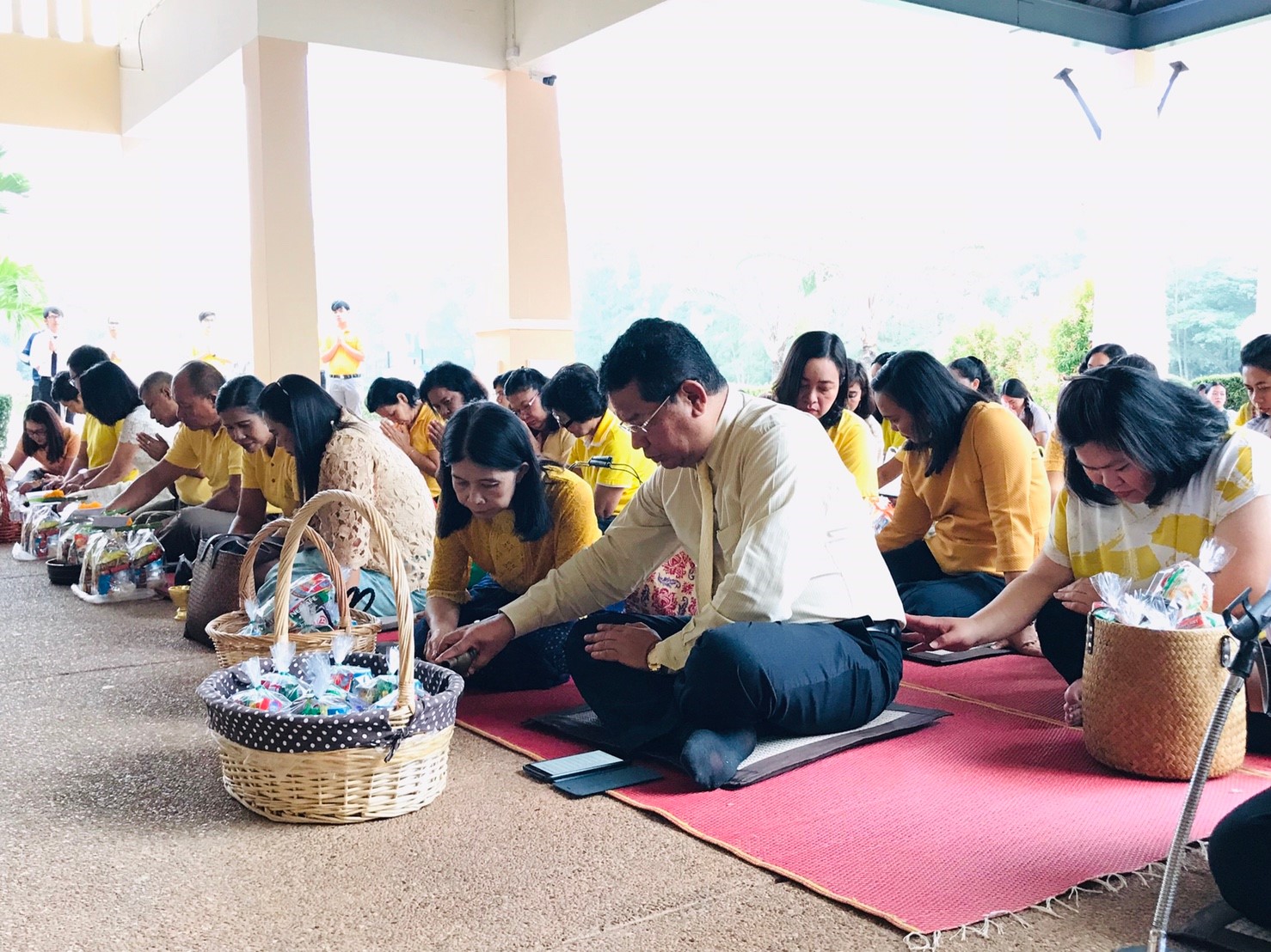 พิธีทำบุญตักบาตรถวายเป็นพระราชกุศล วันคล้ายวันสวรรคต ร.9