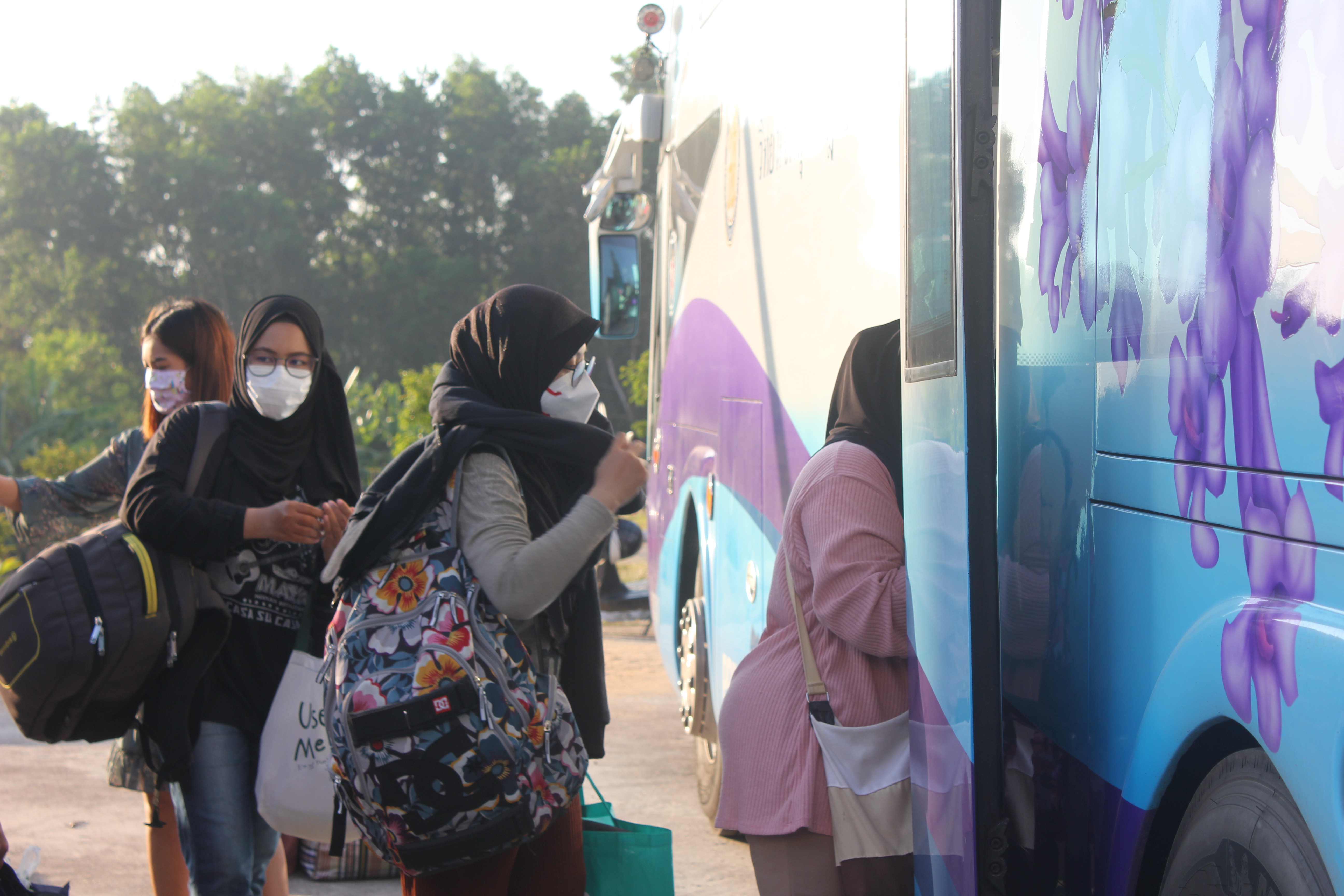 ภาพบรรยากาศการจัดสรรรถรับส่งสำหรับนักศึกษา ม.อ. วิทยาเขตสุราษฎร์ธานี