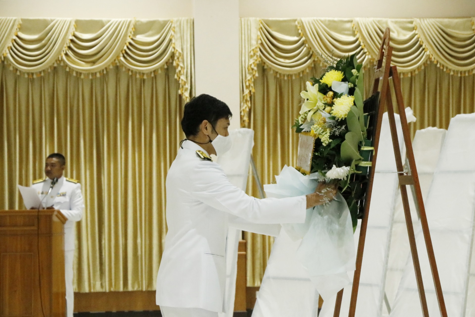 พิธีวางพวงมาลาเนื่องในวันคล้ายวันสวรรคต พระบาทสมเด็จพระบรมชนกาธิเบศร มหาภูมิพลอดุลยเดชมหาราช  บรมนาถบพิตร